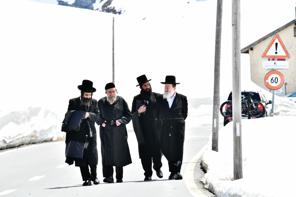 האדמו"ר מרחמסטריווקא בנאות דשא בשווייץ