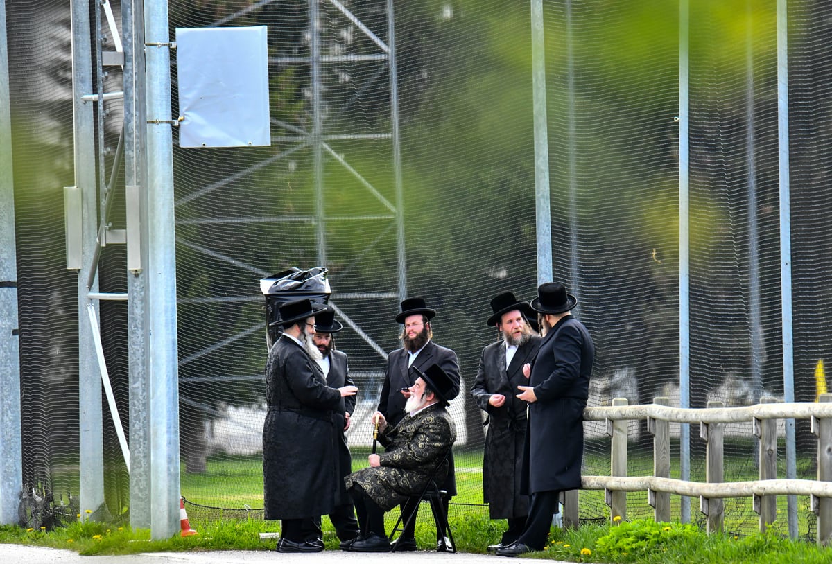 האדמו"ר מויז'ניץ בנאות דשא בשווייץ