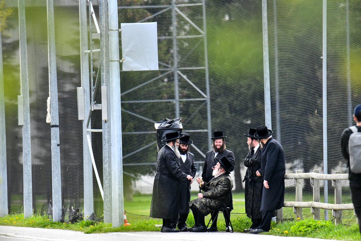 האדמו"ר מויז'ניץ בנאות דשא בשווייץ