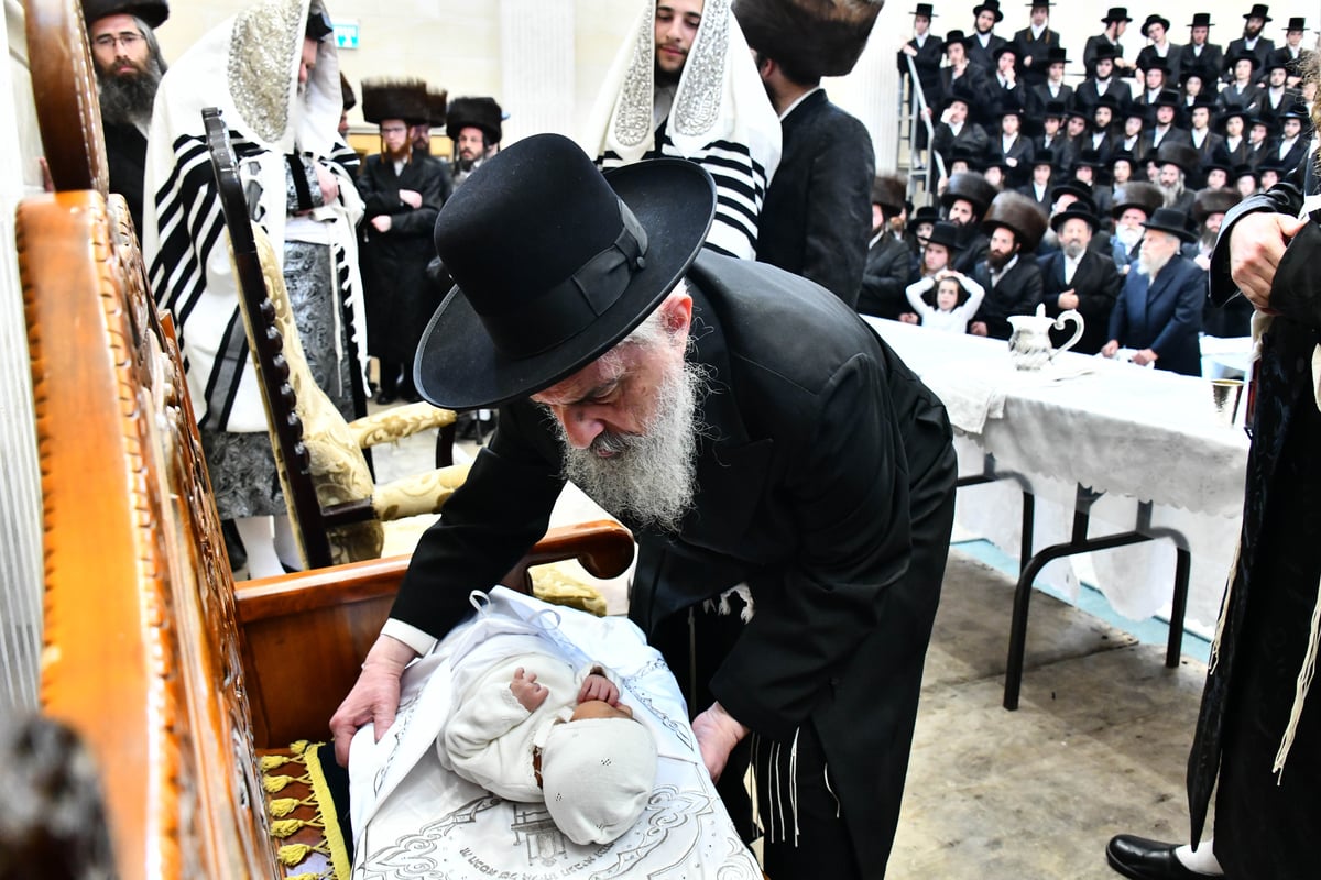 שמחת הברית בחצרות פרמישלאן - אמשינוב 