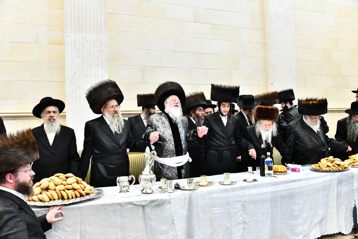 שמחת הברית בחצרות פרמישלאן - אמשינוב 