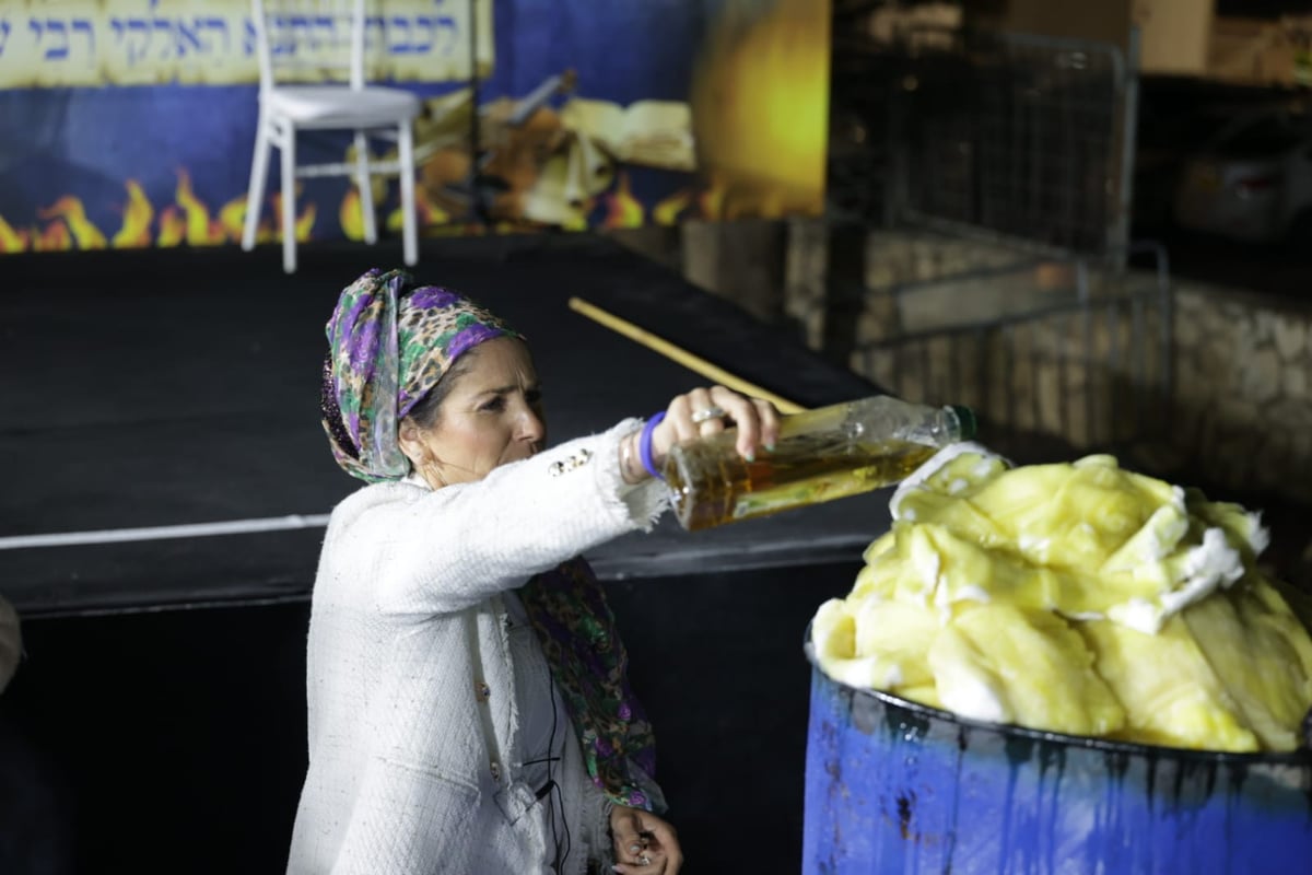 הדלקת רבה של צפת הגאון רבי שמואל אליהו בסמוך לציון רשב"י במירון