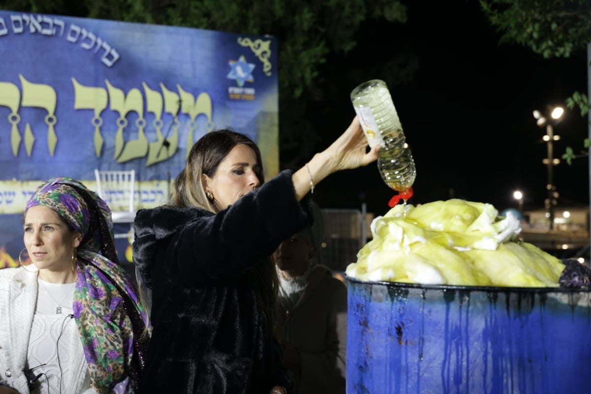 הדלקת רבה של צפת הגאון רבי שמואל אליהו בסמוך לציון רשב"י במירון