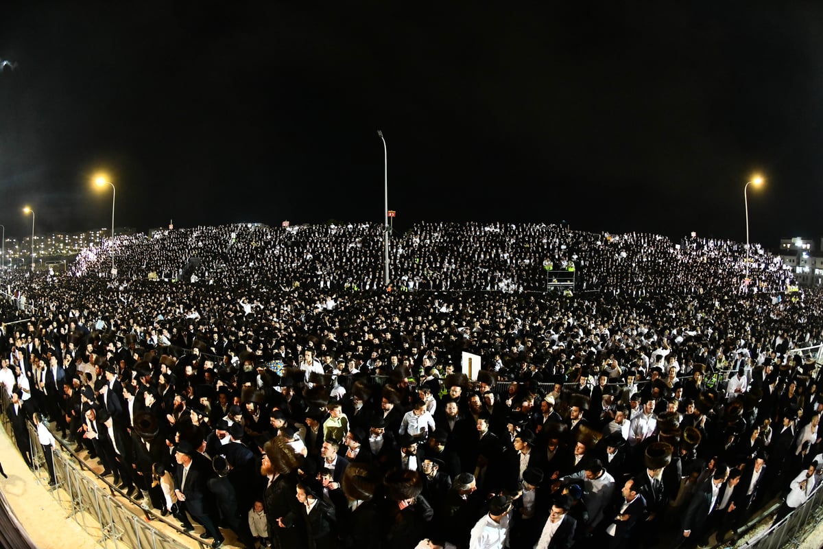 הרה"צ רבי אלימלך בידרמן בהדלקה