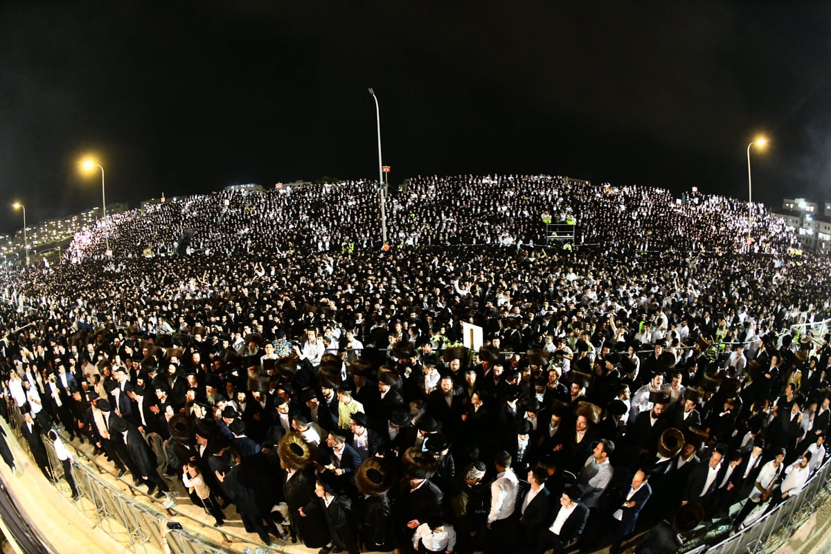 הרה"צ רבי אלימלך בידרמן בהדלקה