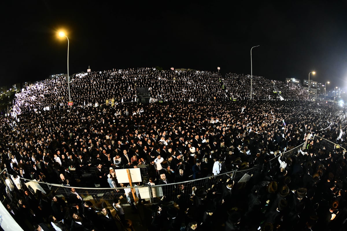 הרה"צ רבי אלימלך בידרמן בהדלקה