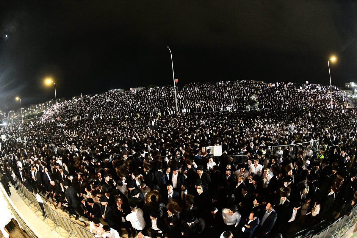 הרה"צ רבי אלימלך בידרמן בהדלקה