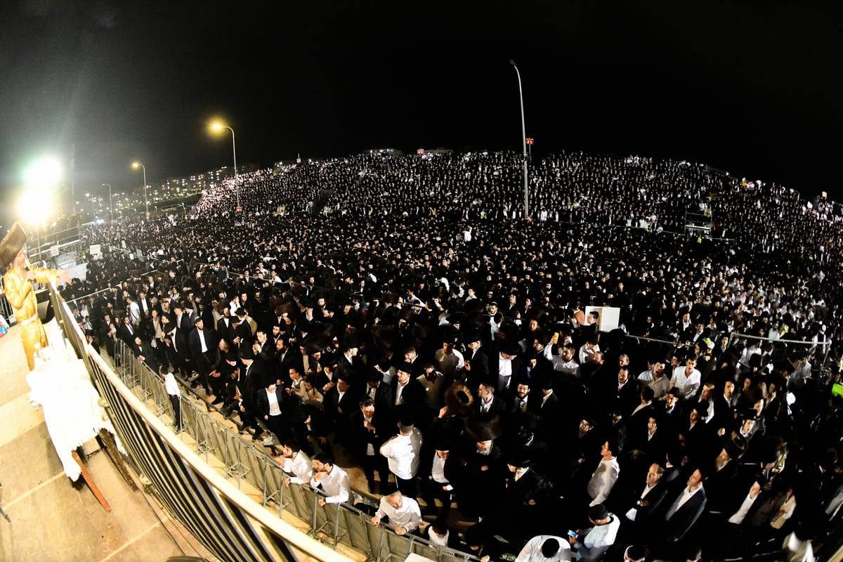 הרה"צ רבי אלימלך בידרמן בהדלקה