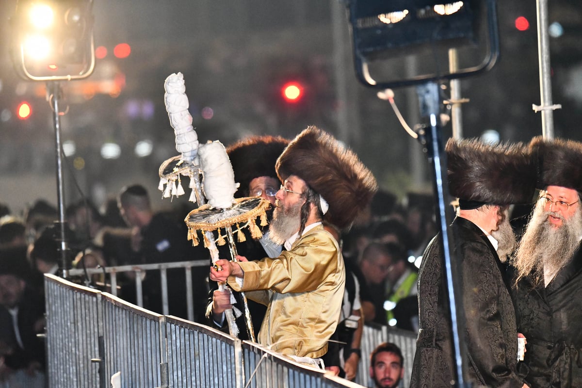 הרה"צ רבי אלימלך בידרמן בהדלקה