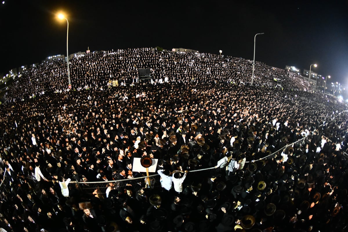 הרה"צ רבי אלימלך בידרמן בהדלקה