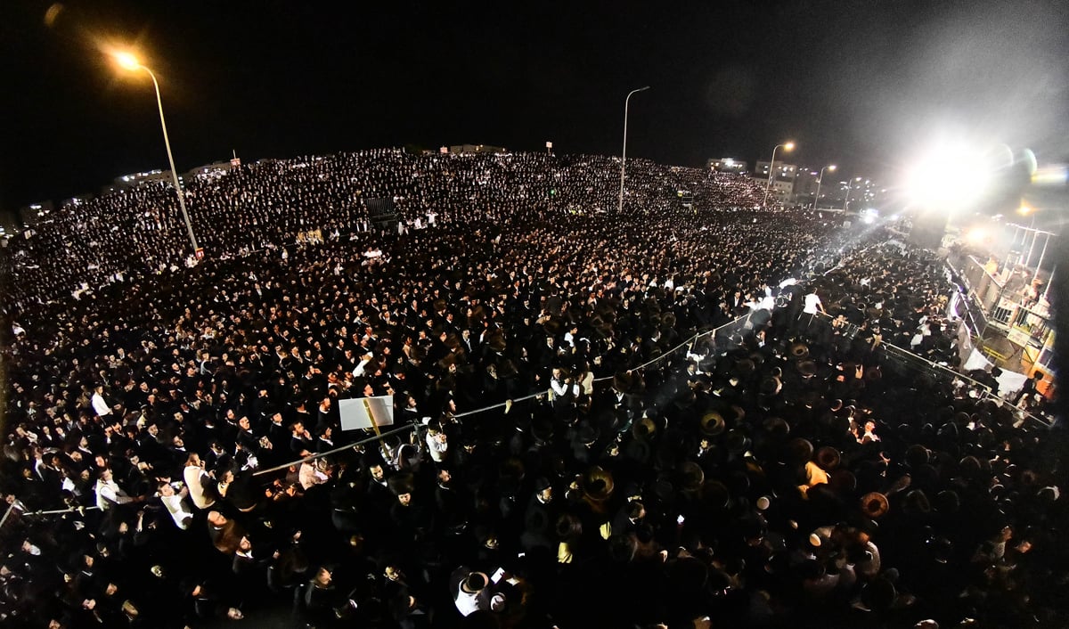 הרה"צ רבי אלימלך בידרמן בהדלקה