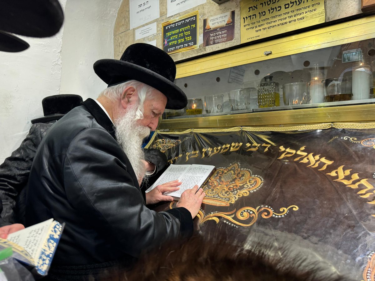 בחוץ ההר סגור; בפנים בציון מאות רוקדים | תיעוד ממירון