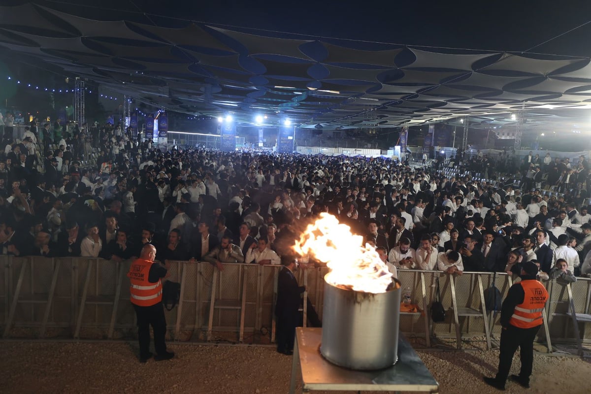 בהילולא דבר יוחאי: המוני עמך בית ישראל בשמחת רשב"י ב'חצר ההילולא' בסמוך לציון שמעון הצדיק בירושלים