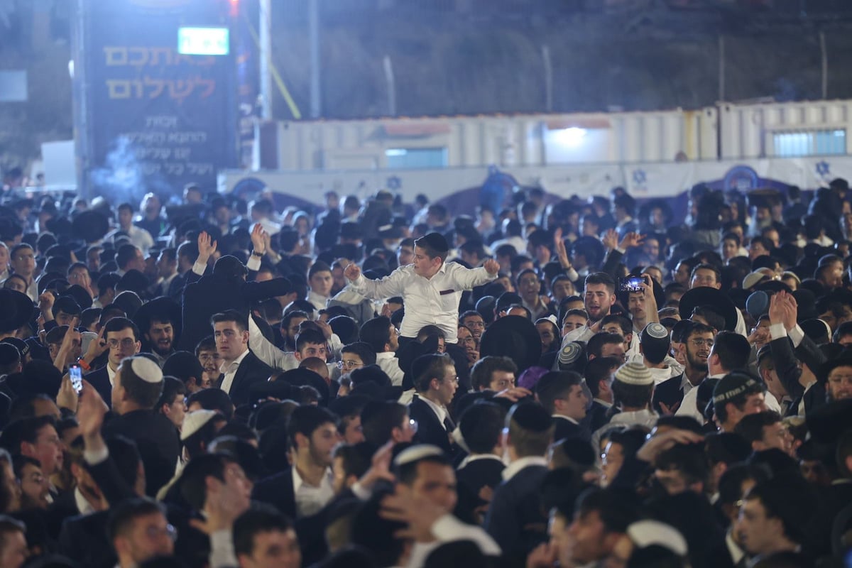 רבבות חוגגים ב'חצר ההילולא' בשמעון הצדיק