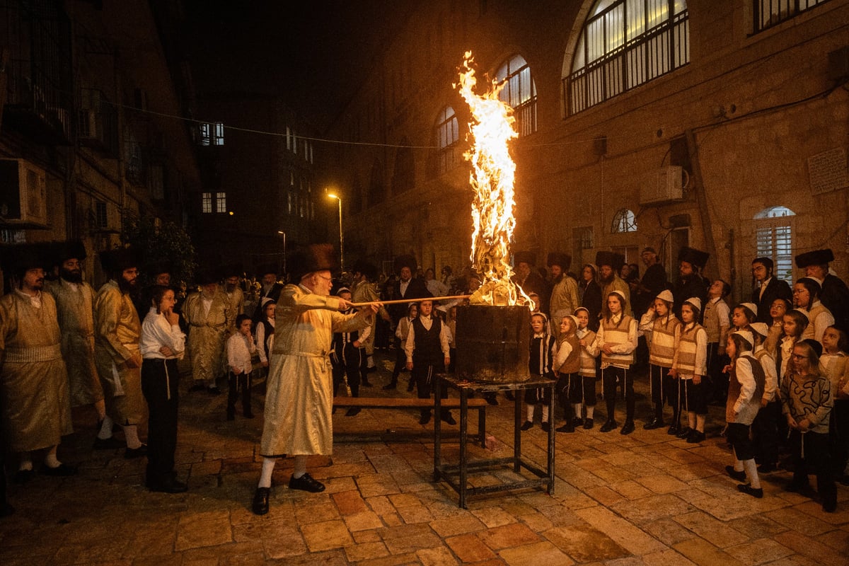 גלריה מרהיבה מסמטאותיה של מאה שערים בליל ל"ג בעומר 