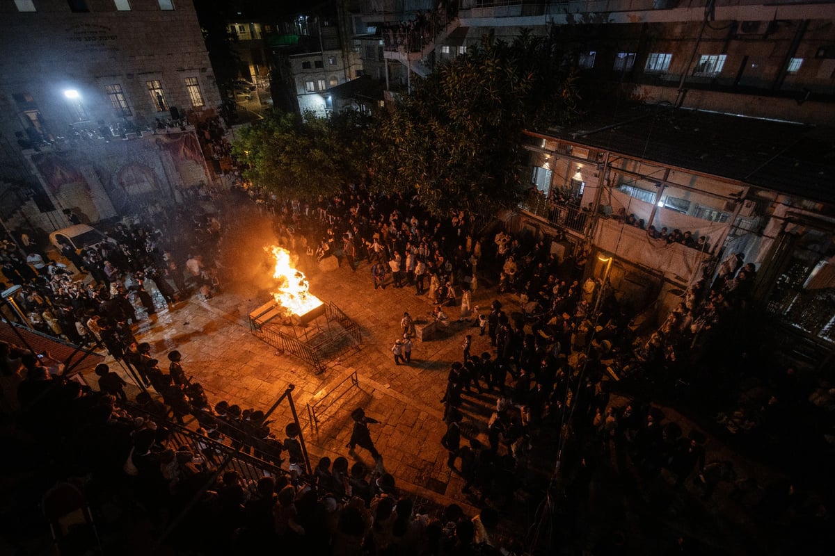 גלריה מרהיבה מסמטאותיה של מאה שערים בליל ל"ג בעומר 