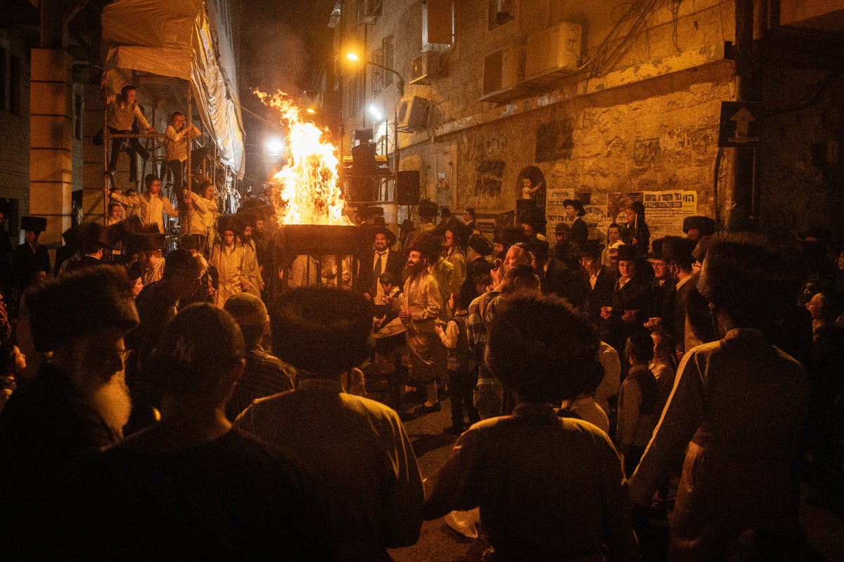 גלריה מרהיבה מסמטאותיה של מאה שערים בליל ל"ג בעומר 