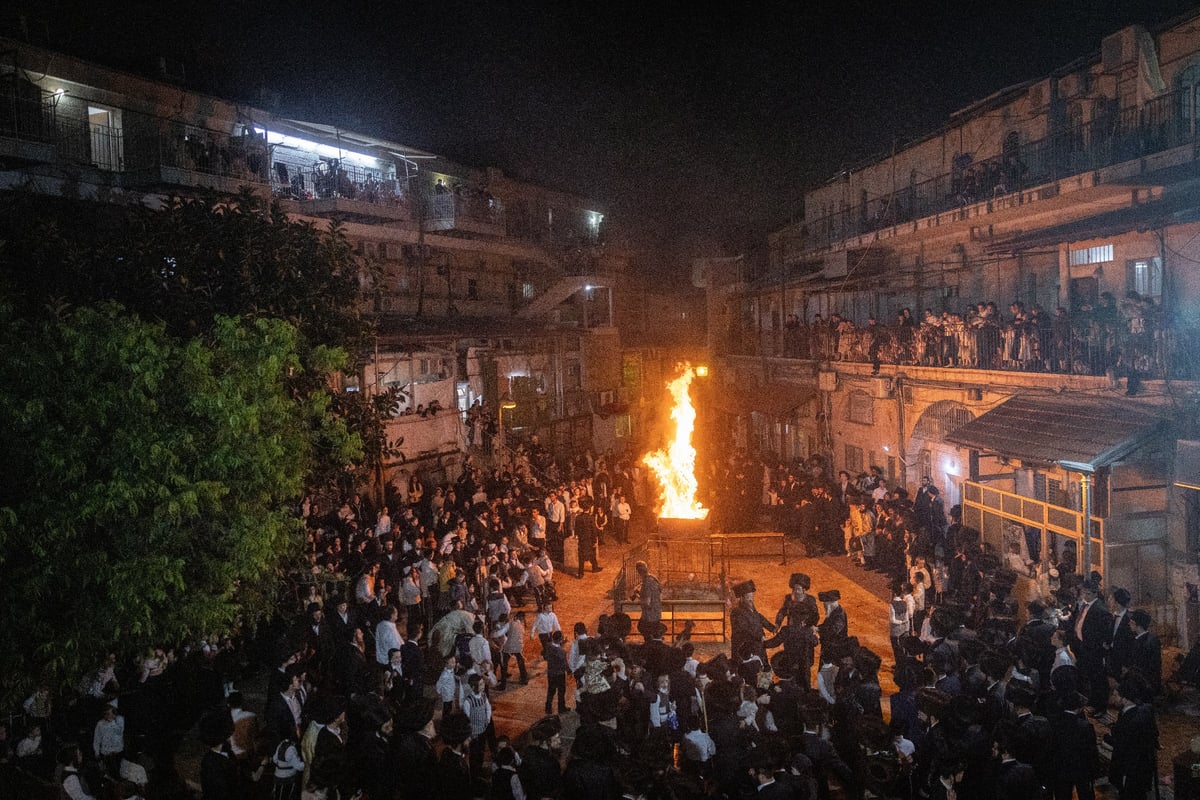 גלריה מרהיבה מסמטאותיה של מאה שערים בליל ל"ג בעומר 