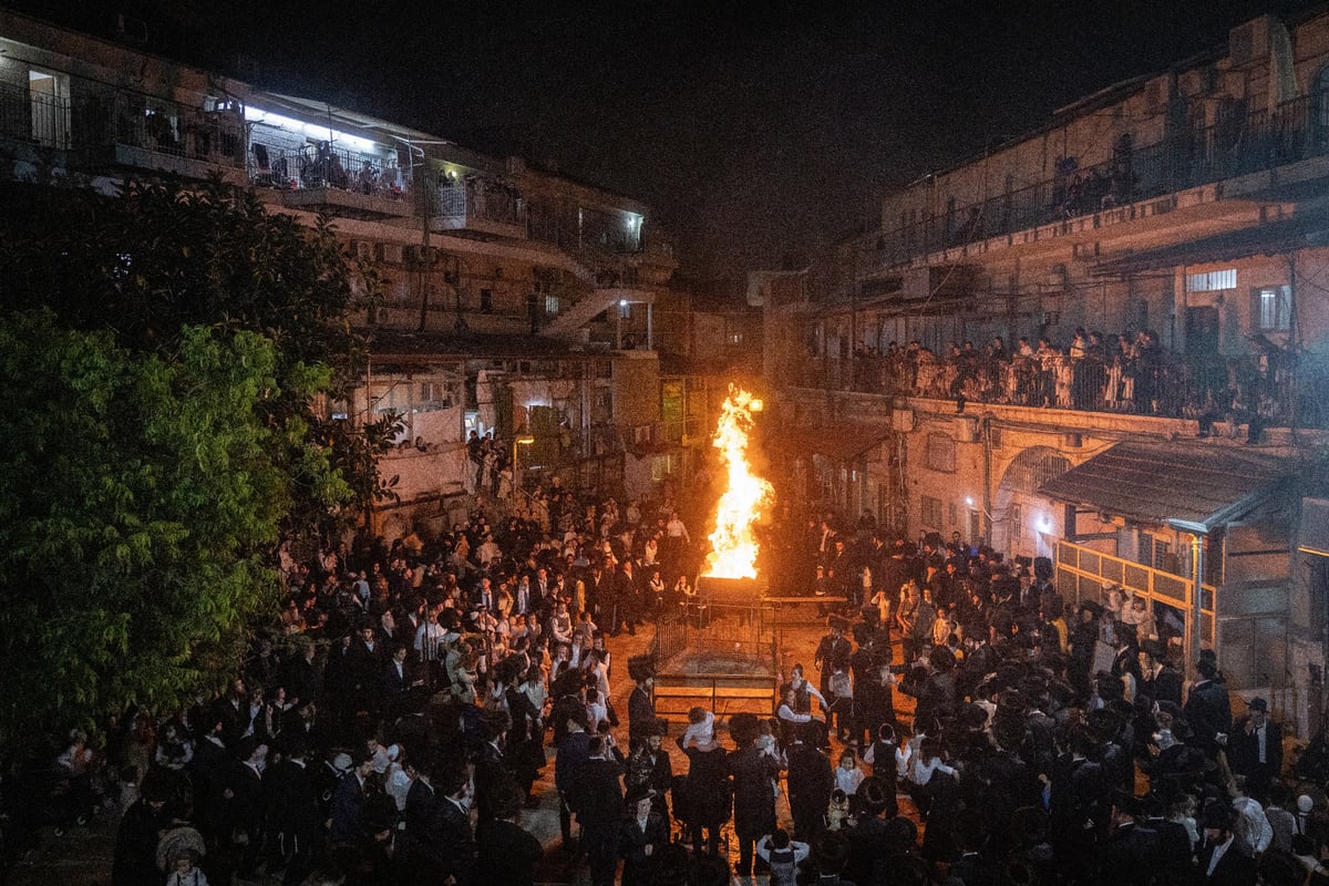 גלריה מרהיבה מסמטאותיה של מאה שערים בליל ל"ג בעומר 