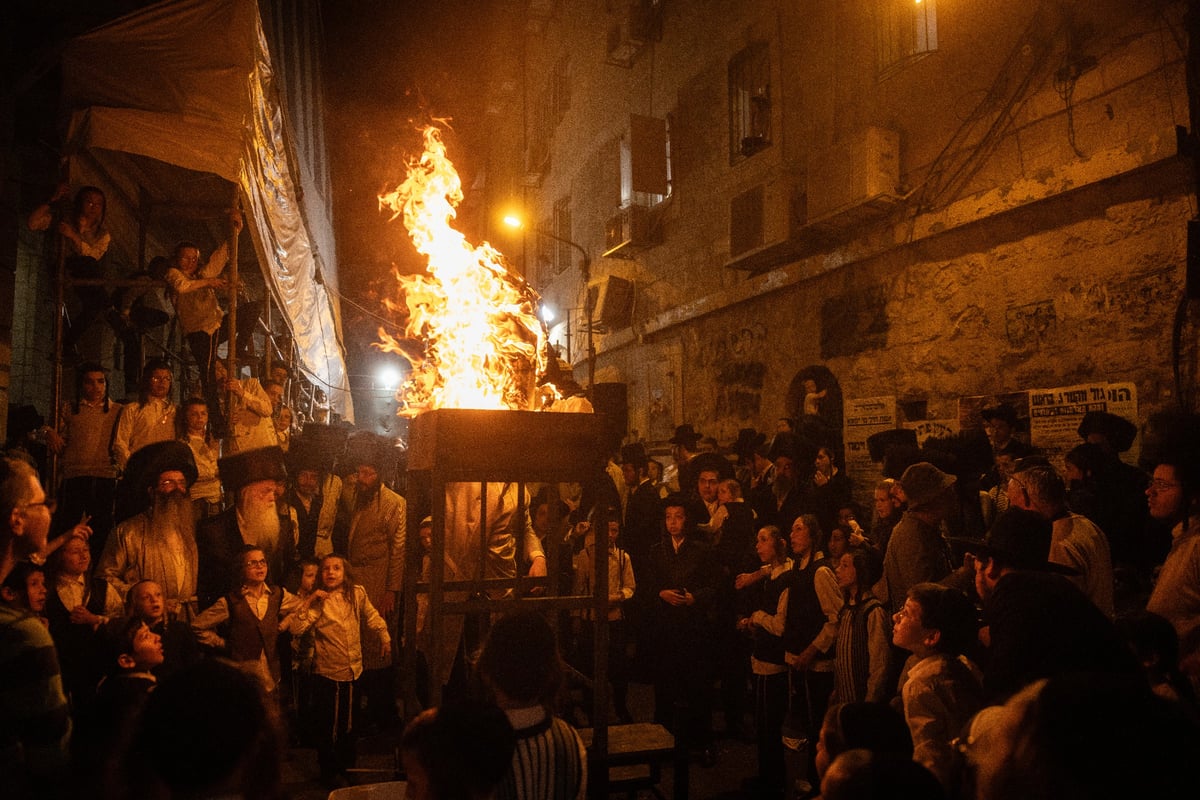 גלריה מרהיבה מסמטאותיה של מאה שערים בליל ל"ג בעומר 