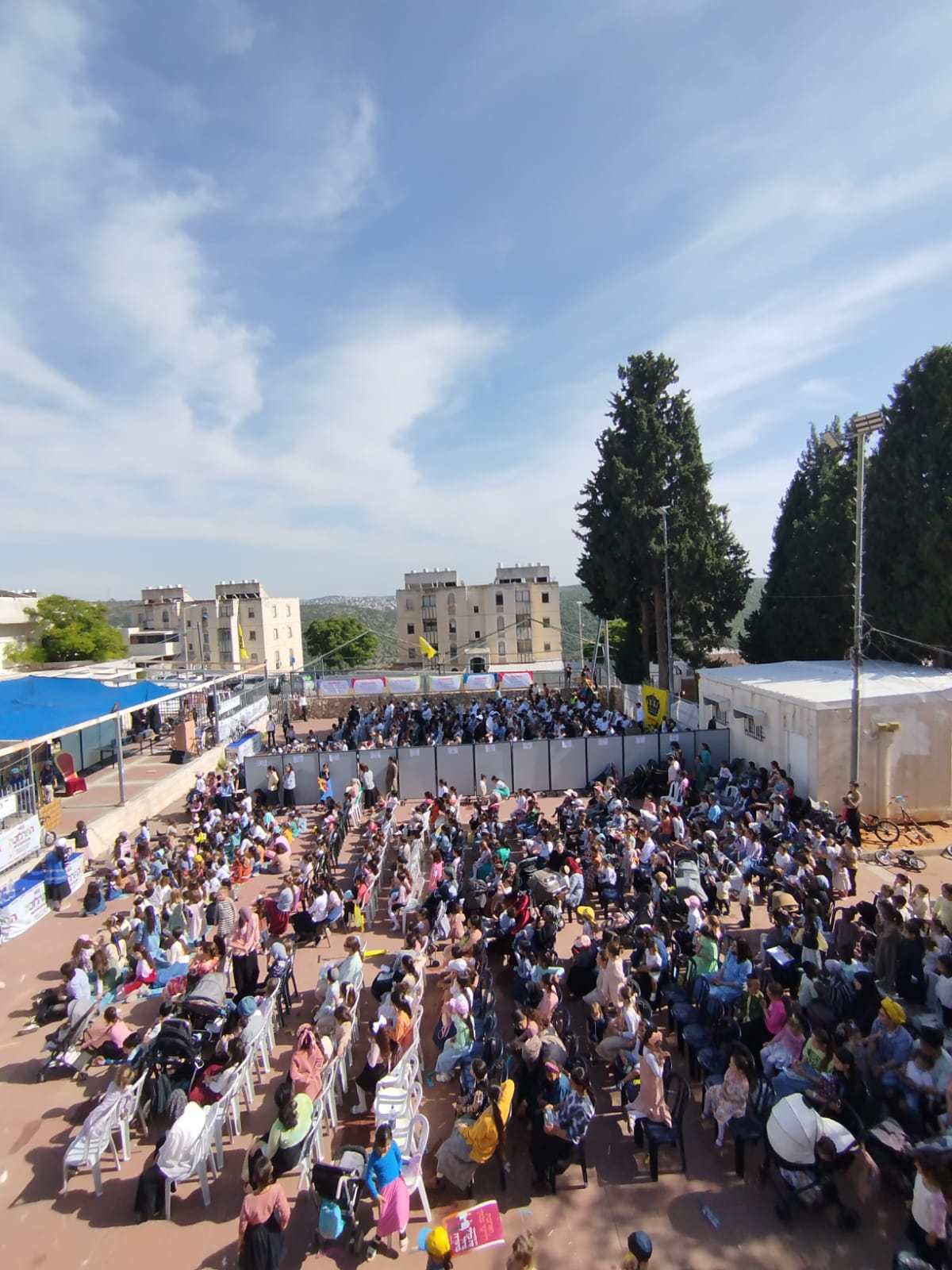 כינוס של מאות ילדים והדלקות ציבוריות; רצף מדליק של אירועי ל"ג בעומר בעמנואל