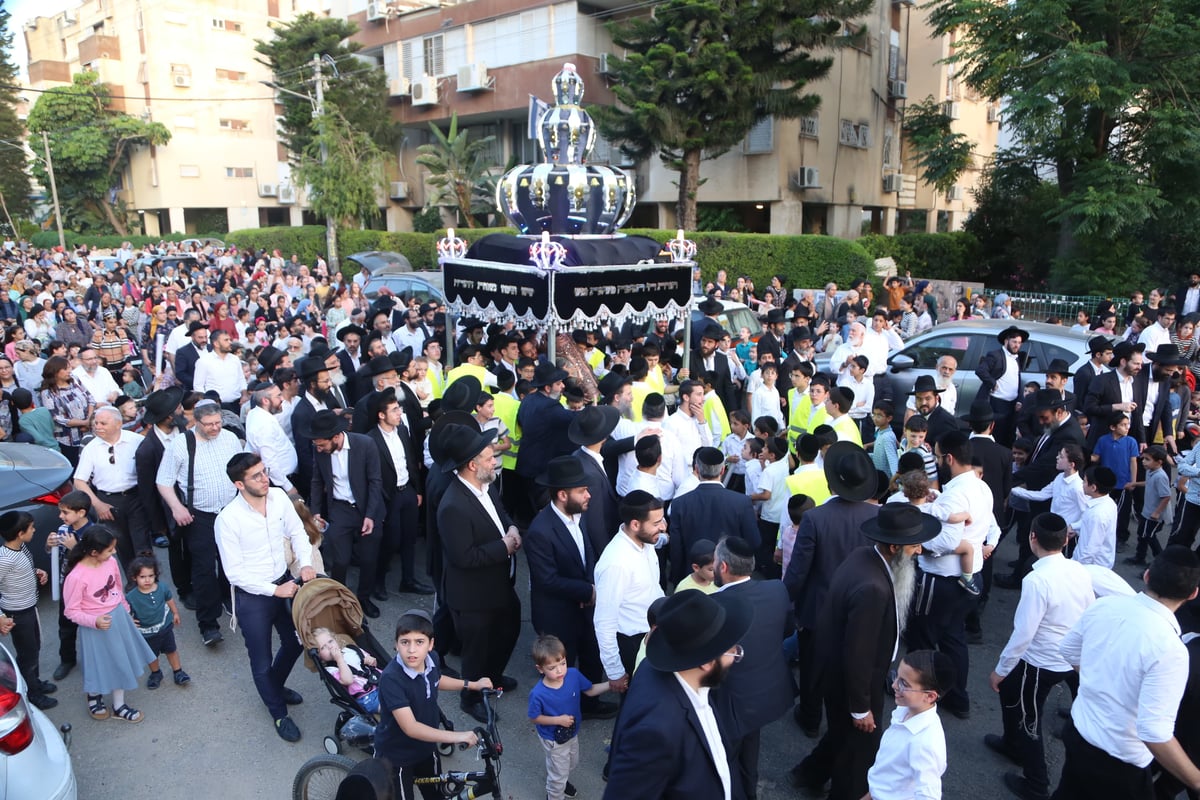 הכנסת ספר תורה בקרית הרצוג