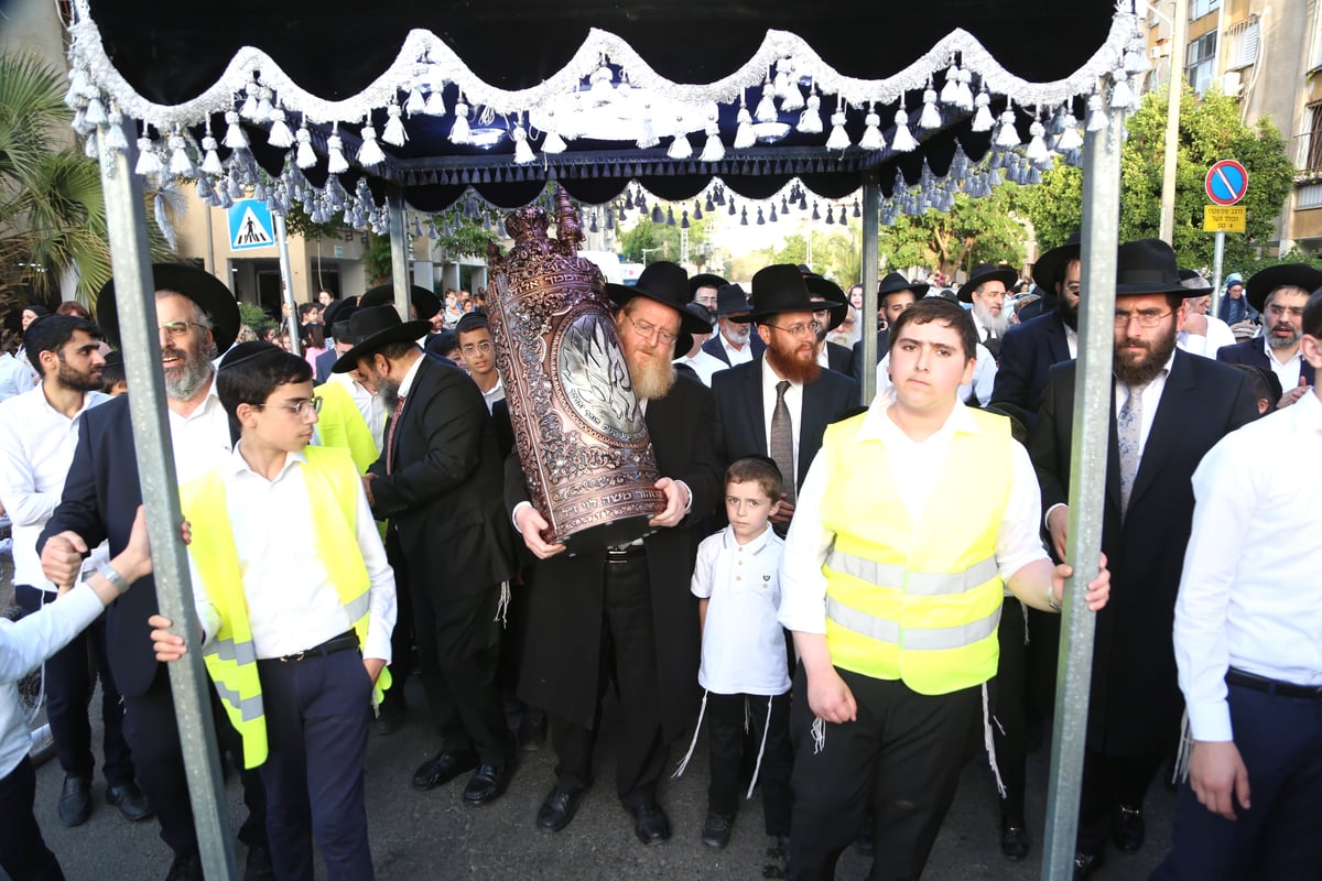 הכנסת ספר תורה בקרית הרצוג