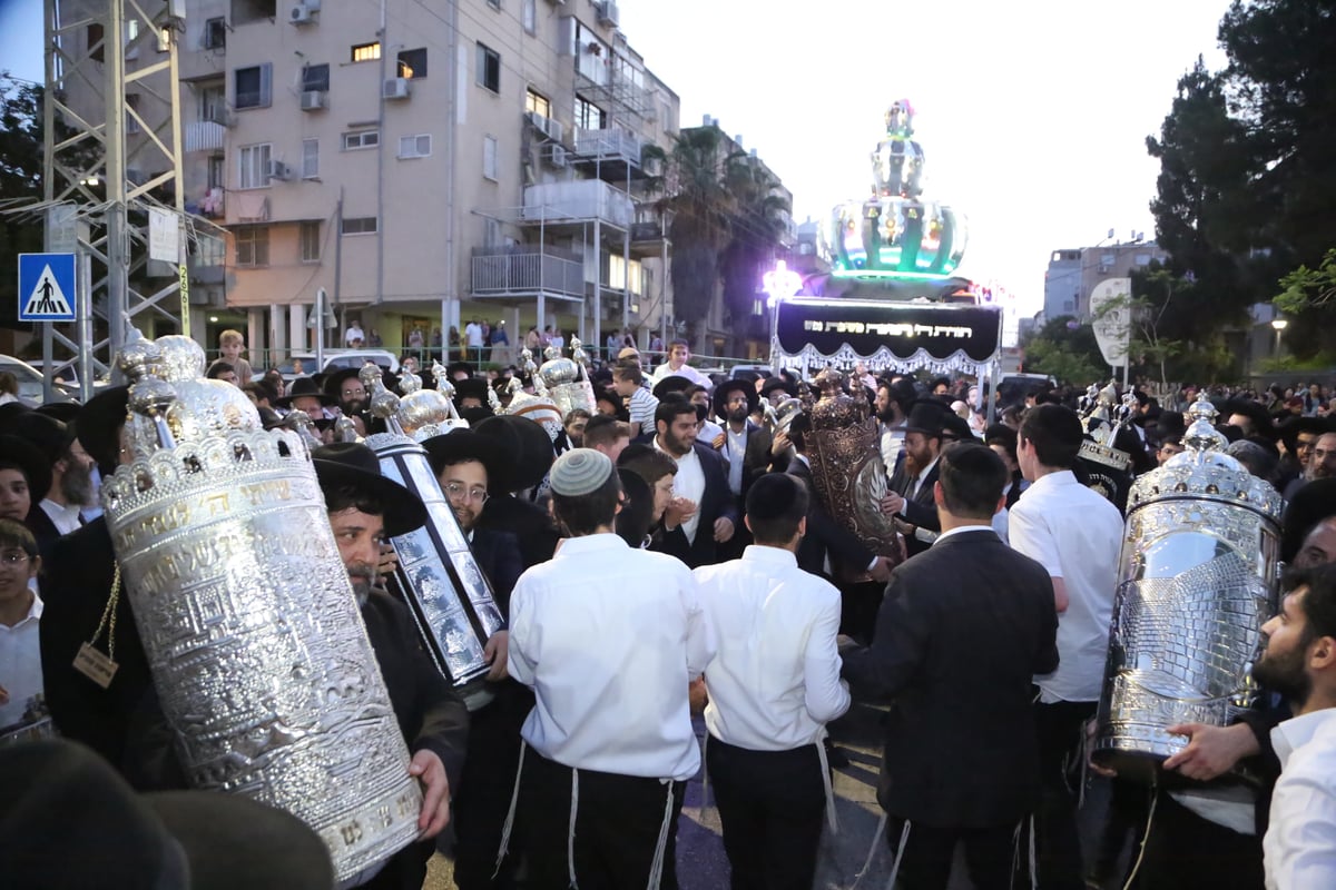 הכנסת ספר תורה בקרית הרצוג