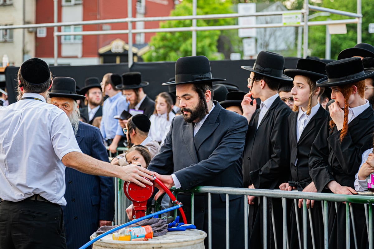 ל"ג בעומר בחצה"ק סאטמר