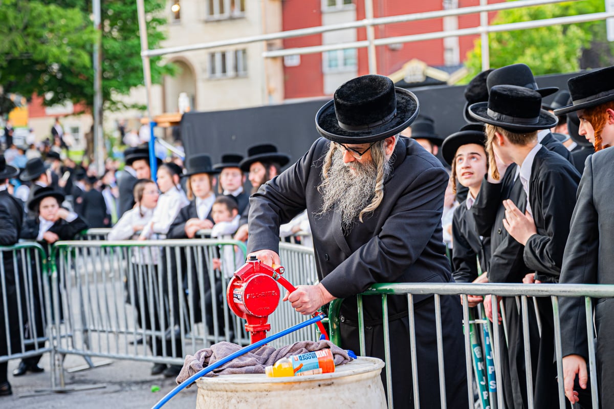 ל"ג בעומר בחצה"ק סאטמר