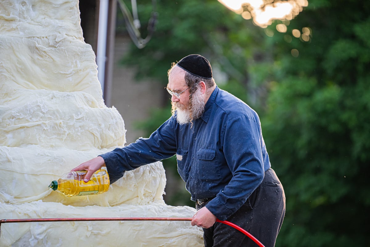 ל"ג בעומר בחצה"ק סאטמר