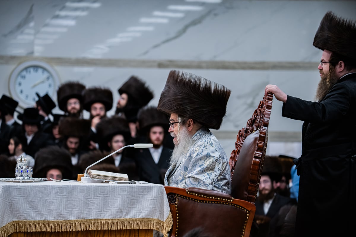 טיש ל"ג בעומר, ו'חלאקעס', בחצה"ק סאטמאר