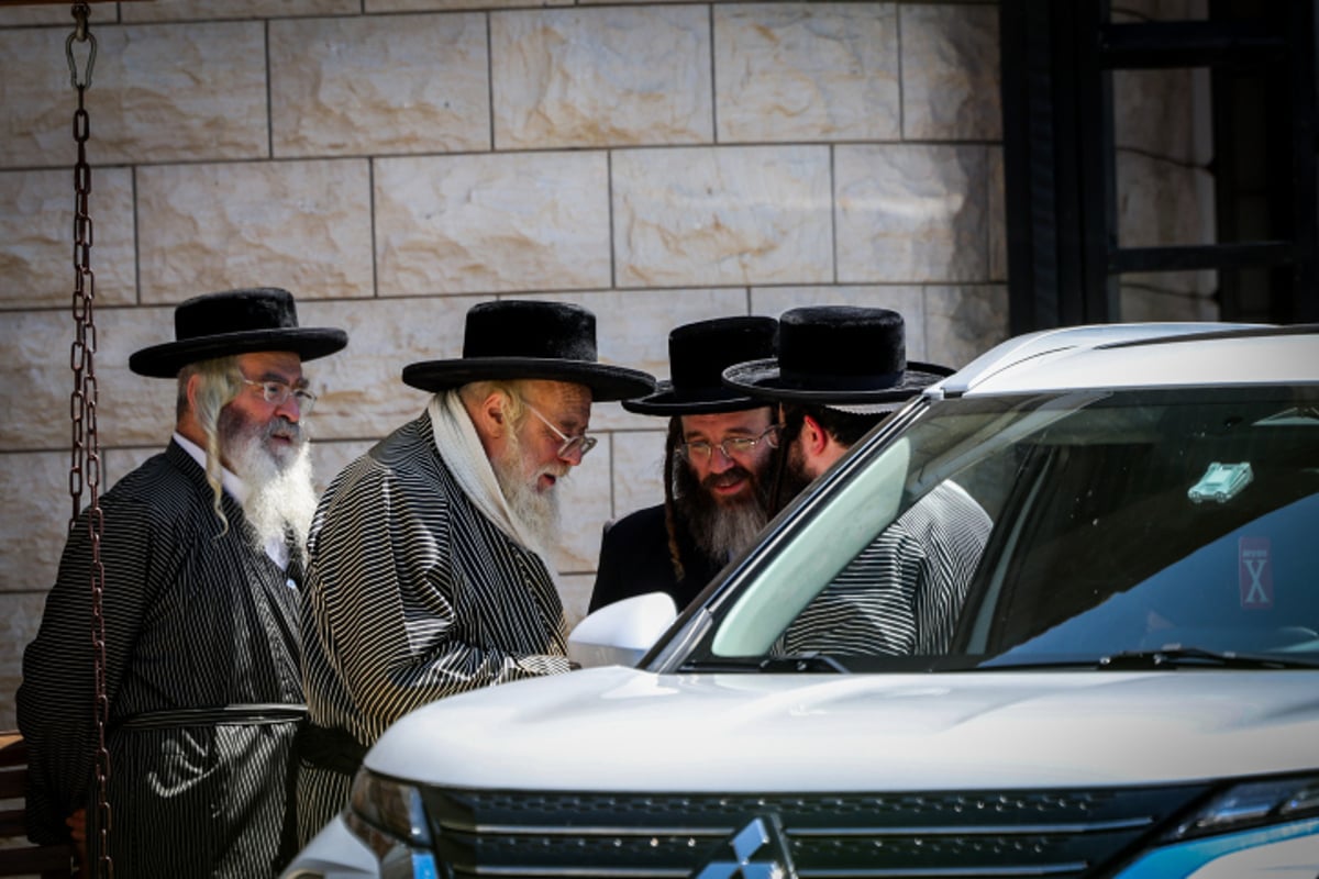 האדמו"רים האחים, מתולדות אברהם יצחק ותולדות אהרן