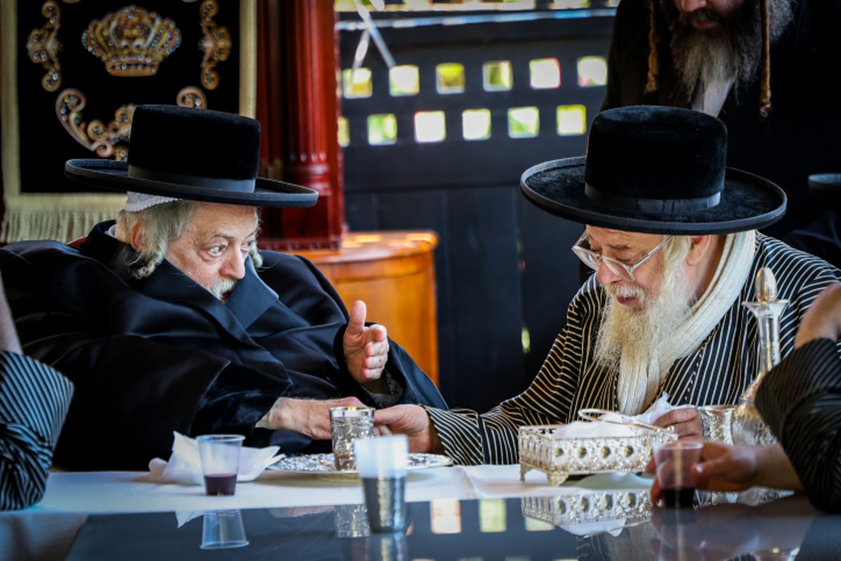 האדמו"רים האחים, מתולדות אברהם יצחק ותולדות אהרן