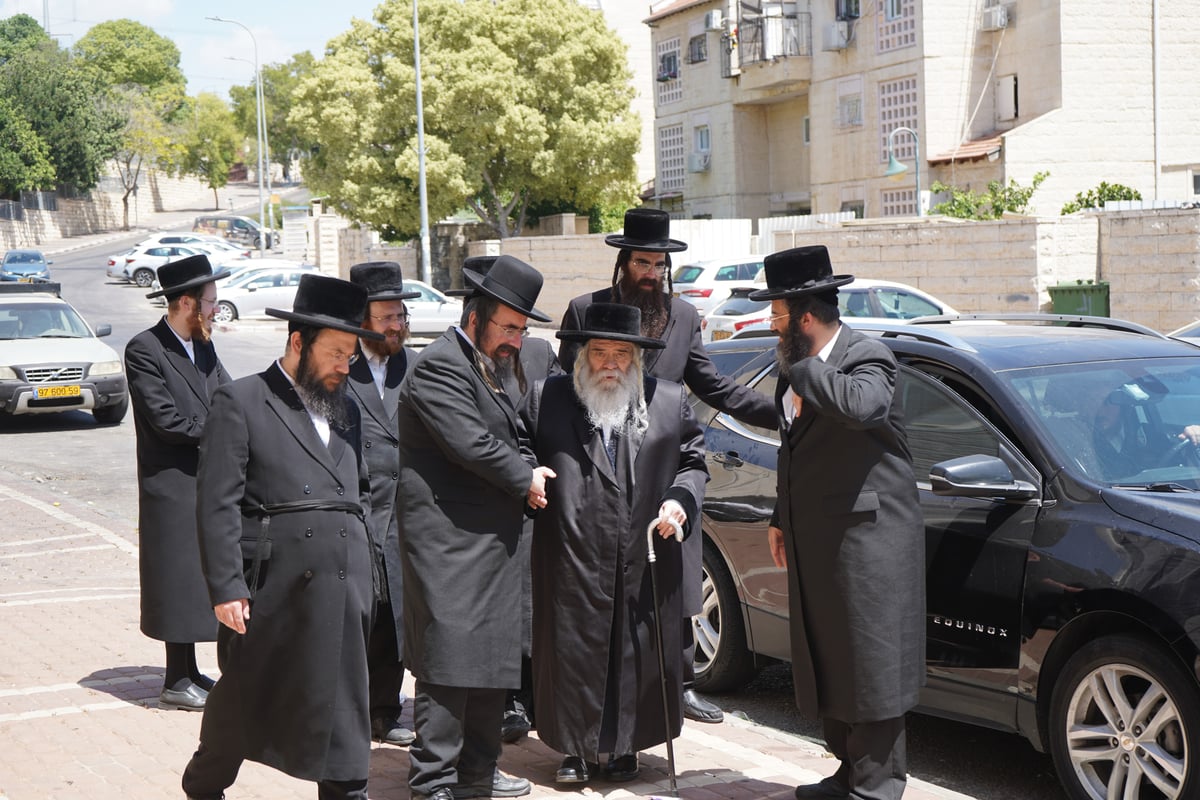 האדמו"ר מקרעטשניף ירושלים ב'לחמי מרדכי'