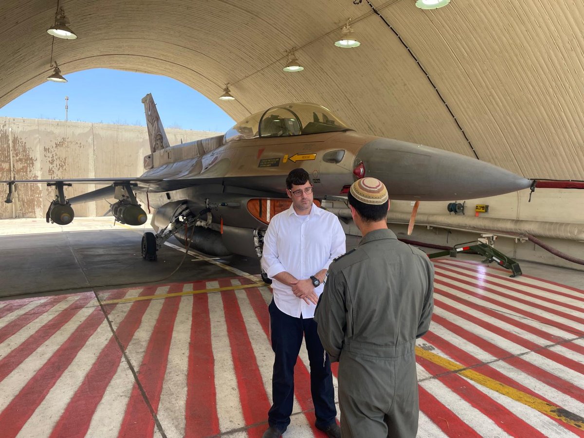 שיחה עם א', טייס F16