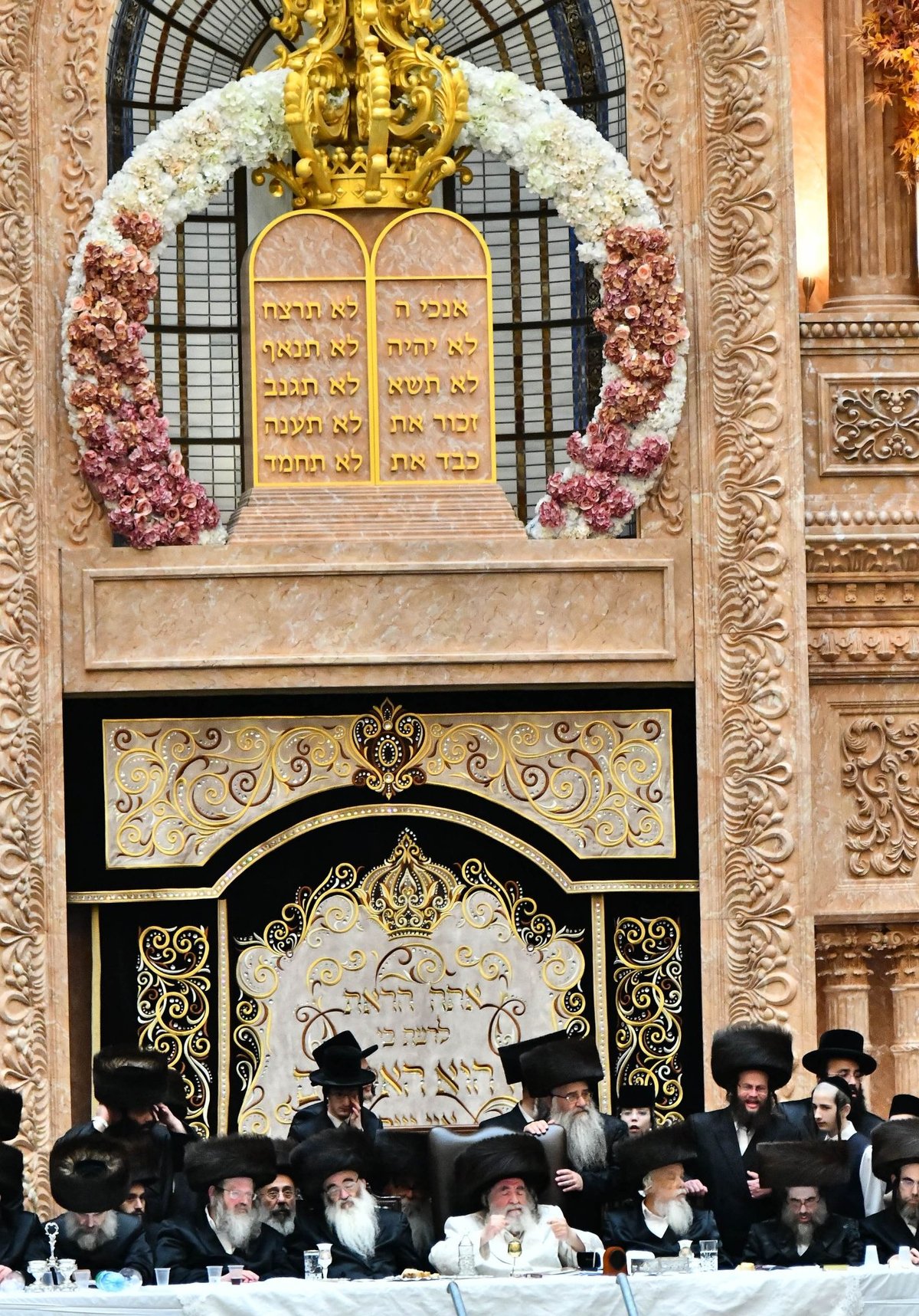 חג השבועות בצל האדמו"ר מויז'ניץ