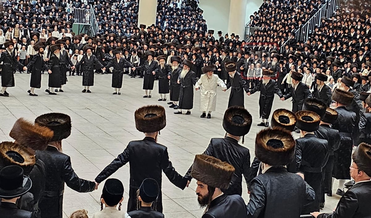 חג השבועות בצל האדמו"ר מויז'ניץ