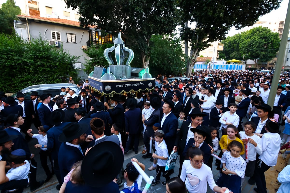 הכנסת ספר התורה, בחברון פתח תקווה