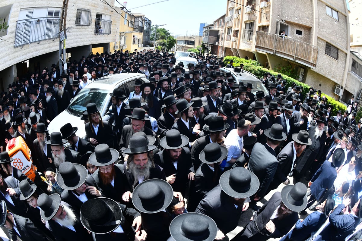 מסע הלוויית הרבנית מגור ע"ה