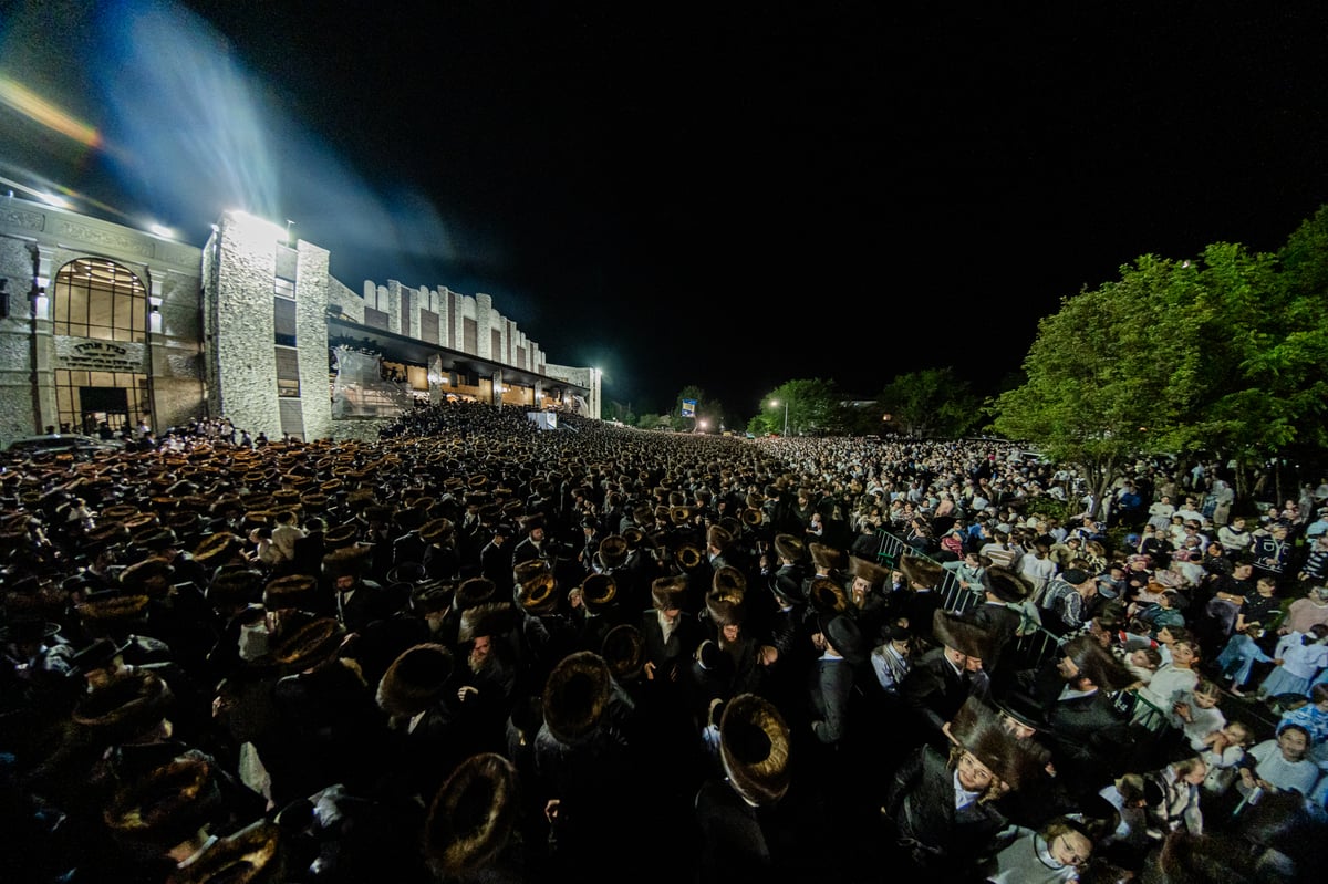 חג השבועות בצל האדמו"ר מסאטמר