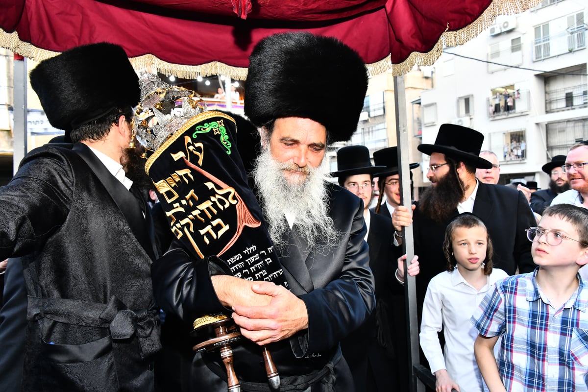 הכנסת ספר תורה באשלג