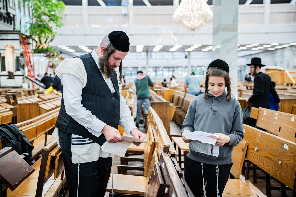 ערב יו"ט בחצה"ק סאטמר