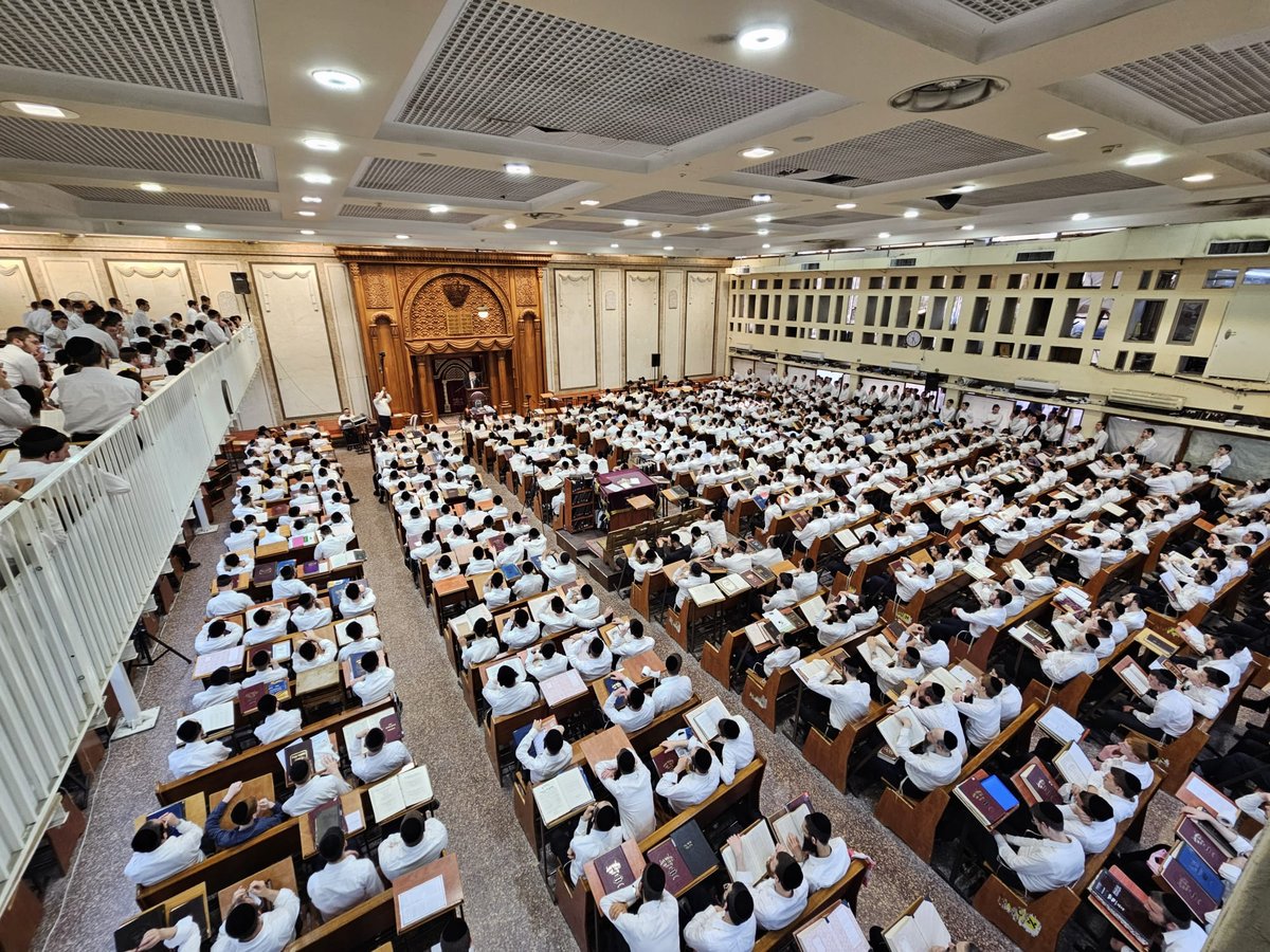 יום השנה הראשון למרן הגר"ג אדלשטיין