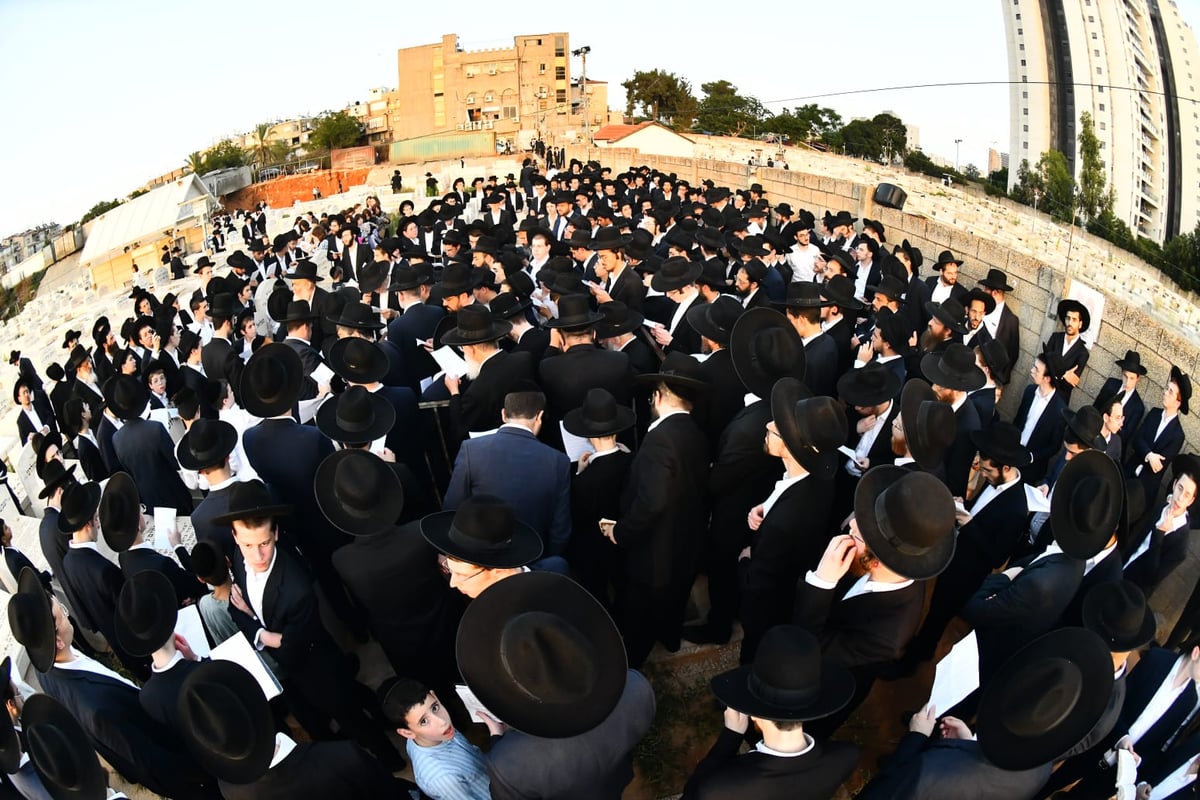 יום השנה הראשון למרן הגר"ג אדלשטיין