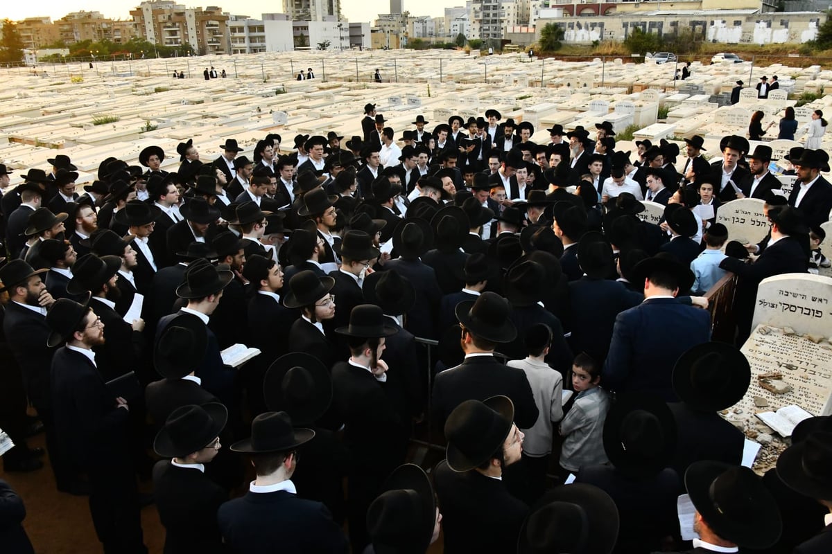 יום השנה הראשון למרן הגר"ג אדלשטיין