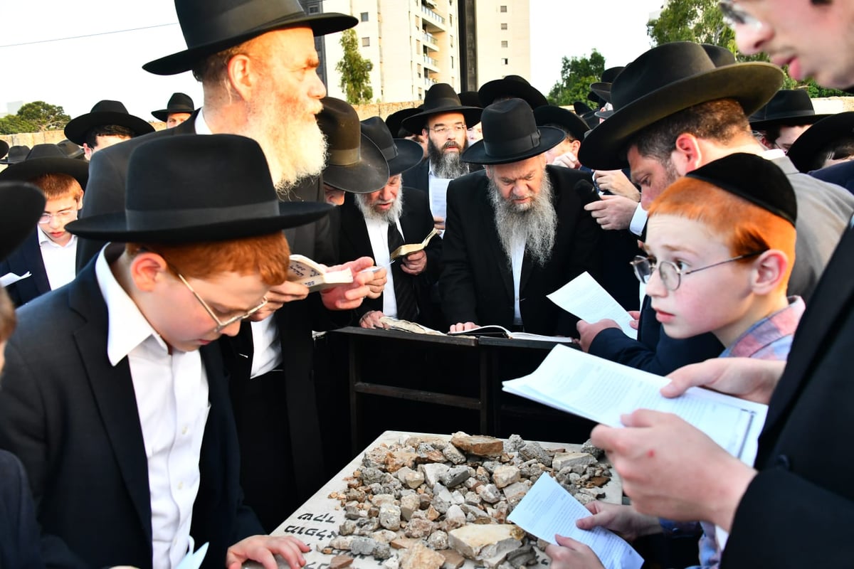 יום השנה הראשון למרן הגר"ג אדלשטיין