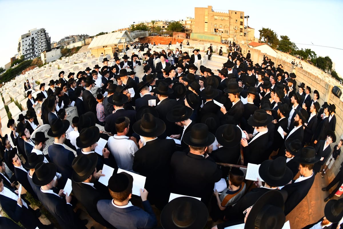 יום השנה הראשון למרן הגר"ג אדלשטיין