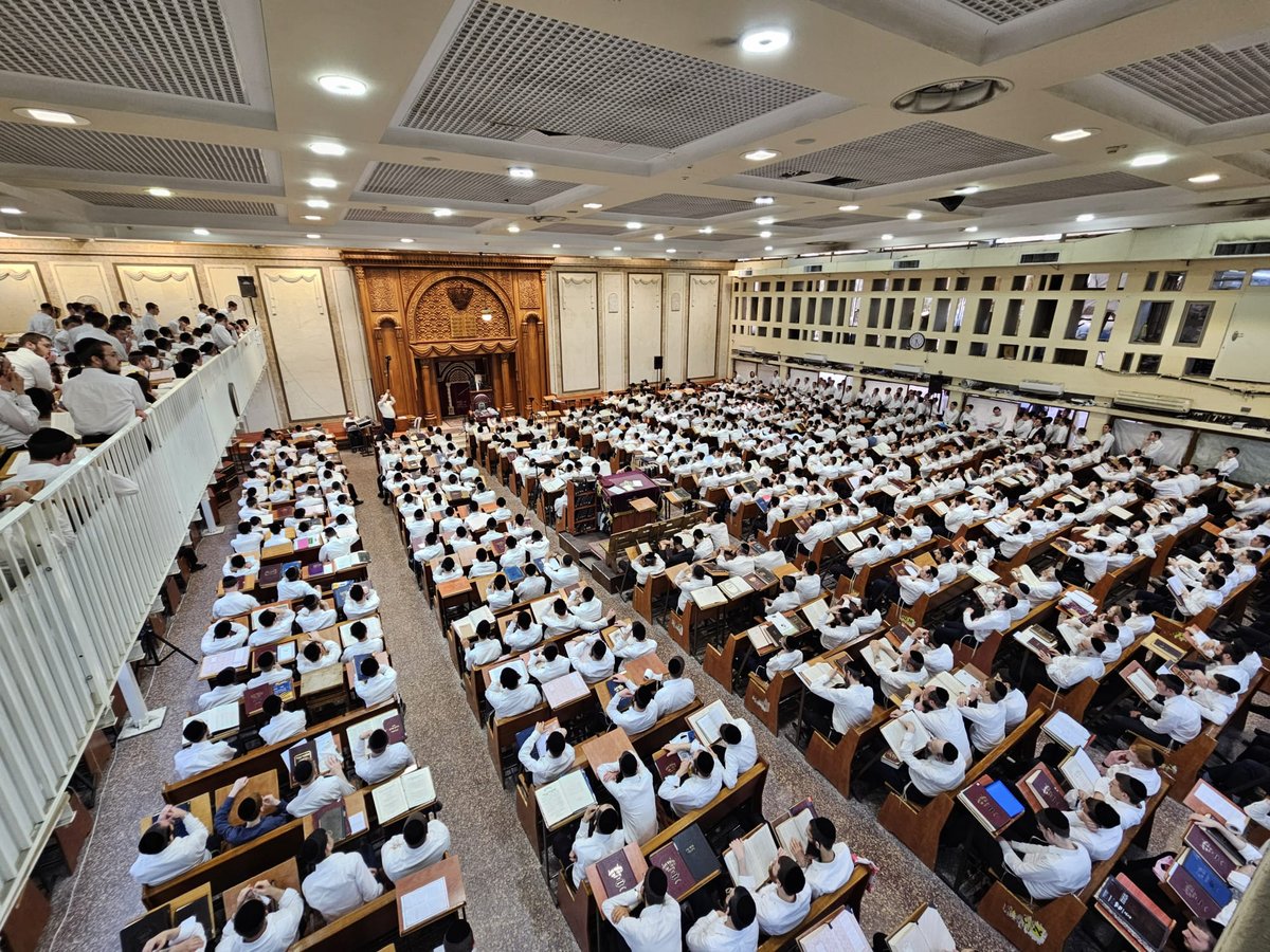 יום השנה הראשון למרן הגר"ג אדלשטיין