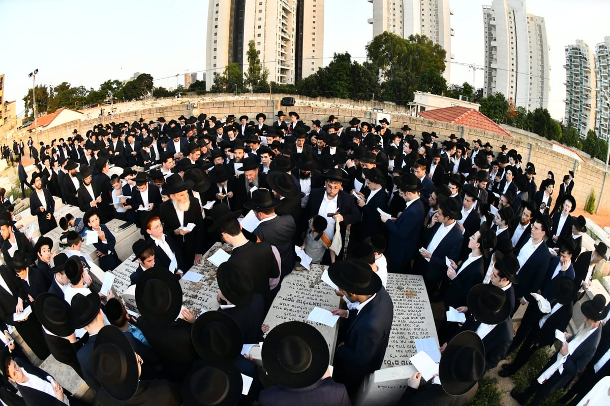 יום השנה הראשון למרן הגר"ג אדלשטיין